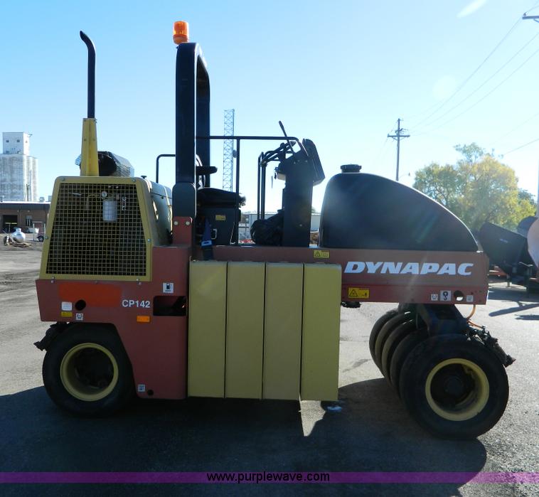 image for item E4171 2005 Dyna-Pac CP142 pneumatic roller