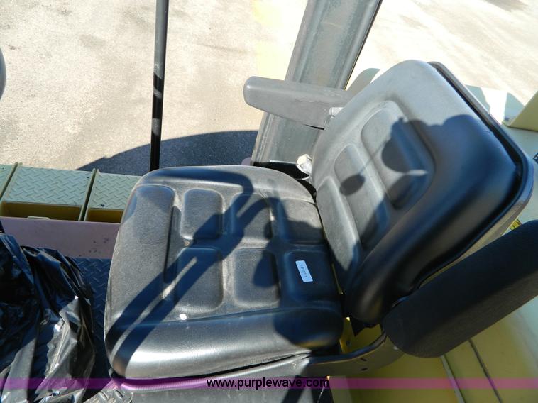 image for item E4171 2005 Dyna-Pac CP142 pneumatic roller