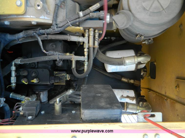 image for item E4172 2005 Dyna-Pac CP142 pneumatic roller