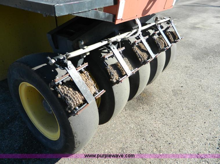 image for item E4173 2005 Dyna-Pac CP142 pneumatic roller