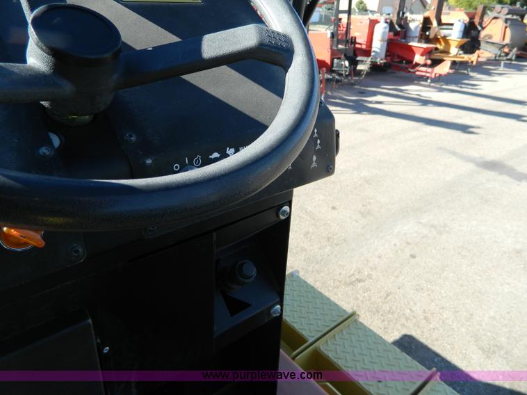 image for item E4173 2005 Dyna-Pac CP142 pneumatic roller