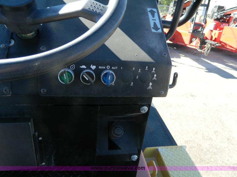 image for item E4173 2005 Dyna-Pac CP142 pneumatic roller