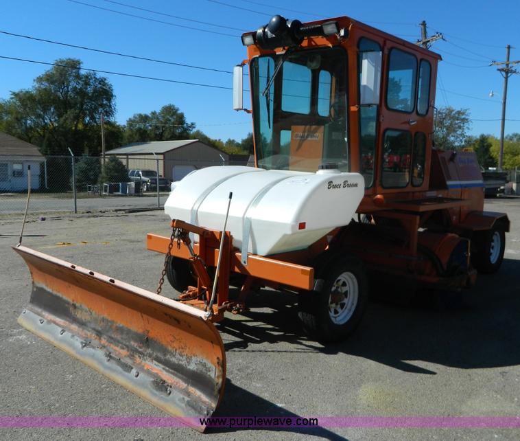 image for item E4185 2001 Broce CR-350 broom