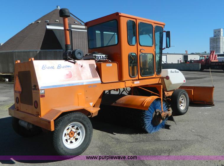 image for item E4185 2001 Broce CR-350 broom