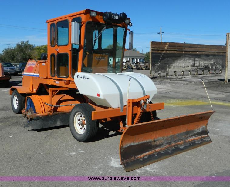 image for item E4185 2001 Broce CR-350 broom