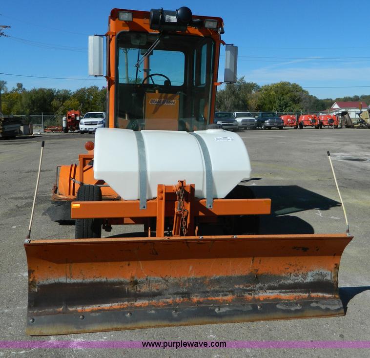 image for item E4185 2001 Broce CR-350 broom