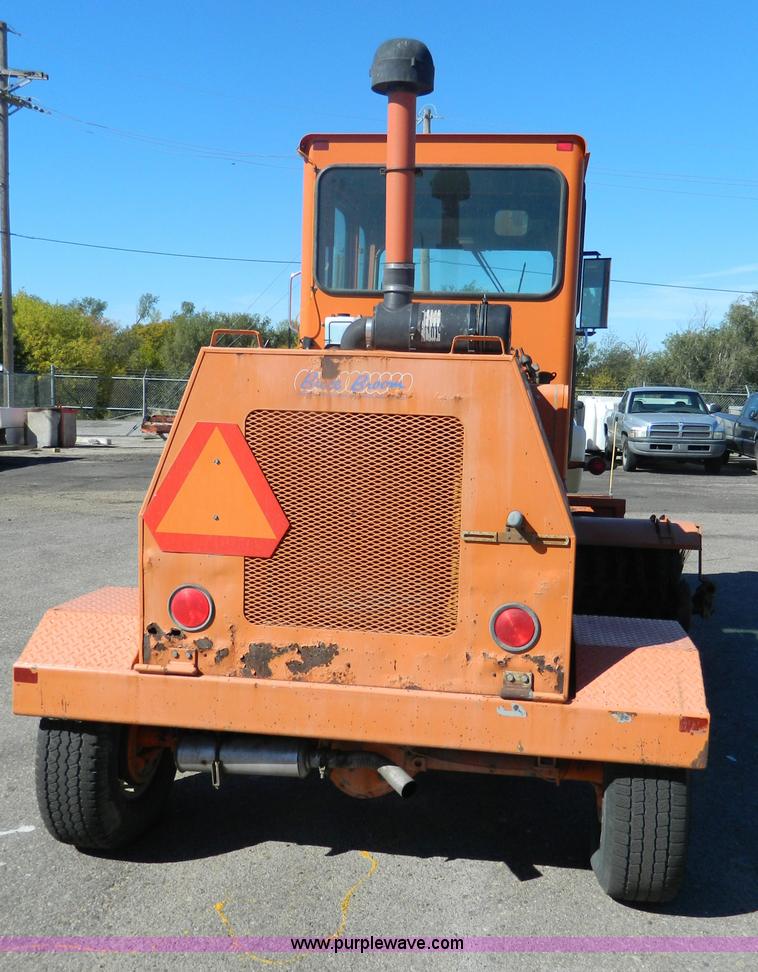 image for item E4186 2001 Broce CR-350 broom