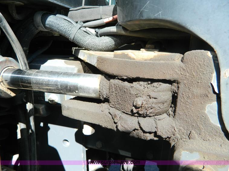 image for item E4189 2000 New Holland TV-140 bi-directional 4WD tractor