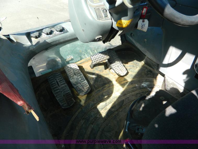 image for item E4189 2000 New Holland TV-140 bi-directional 4WD tractor