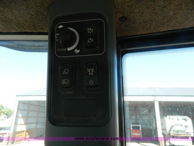 image for item E4189 2000 New Holland TV-140 bi-directional 4WD tractor