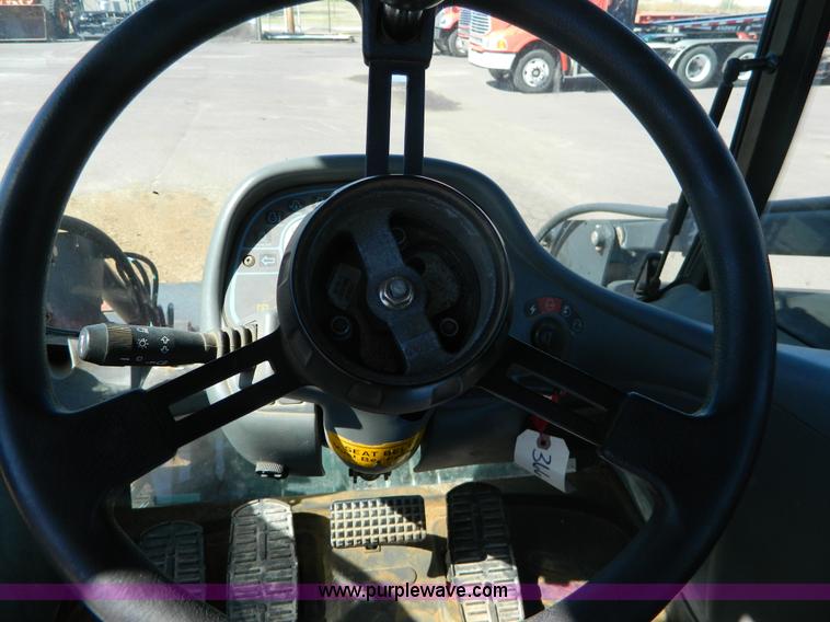 image for item E4189 2000 New Holland TV-140 bi-directional 4WD tractor