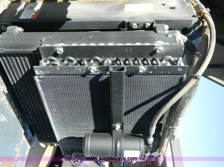 image for item E4189 2000 New Holland TV-140 bi-directional 4WD tractor