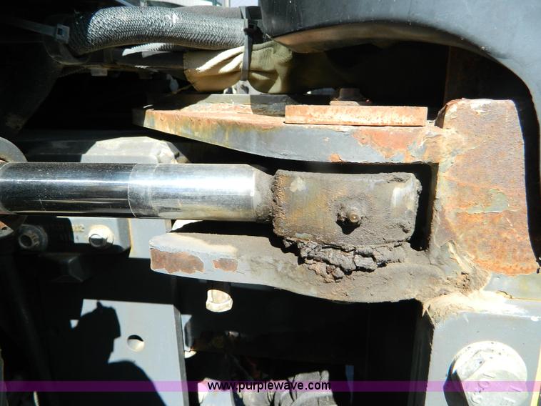 image for item E4191 2000 New Holland TV-140 tractor