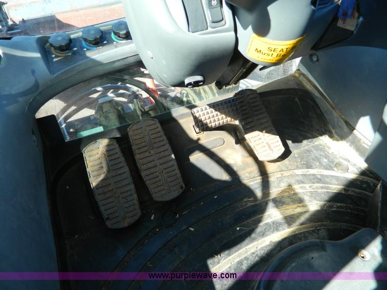 image for item E4191 2000 New Holland TV-140 tractor