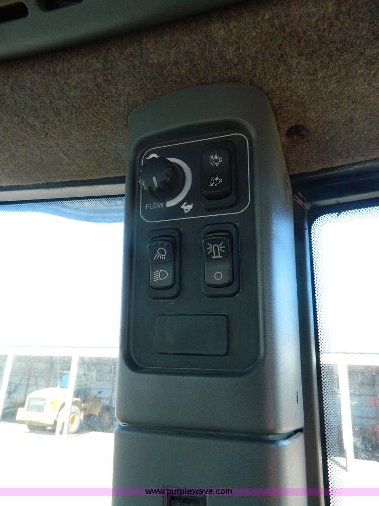 image for item E4191 2000 New Holland TV-140 tractor