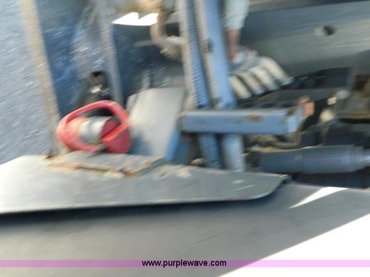 image for item E4191 2000 New Holland TV-140 tractor