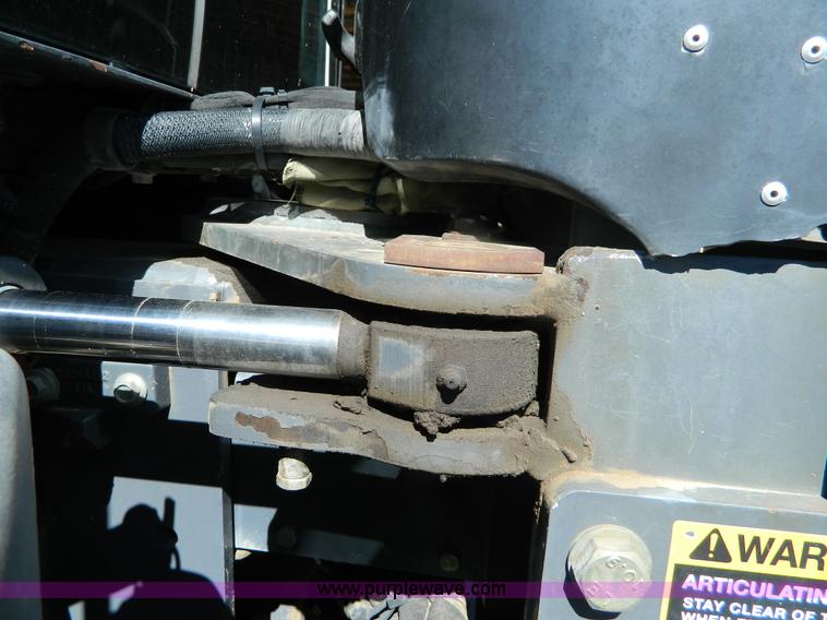 image for item E4192 2000 New Holland TV-140 tractor