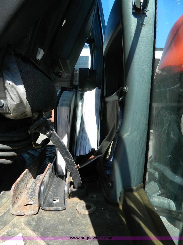 image for item E4192 2000 New Holland TV-140 tractor