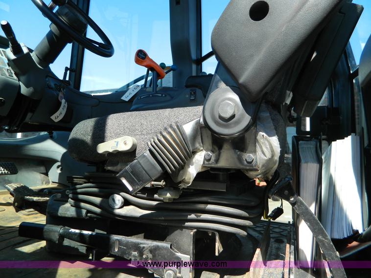 image for item E4192 2000 New Holland TV-140 tractor