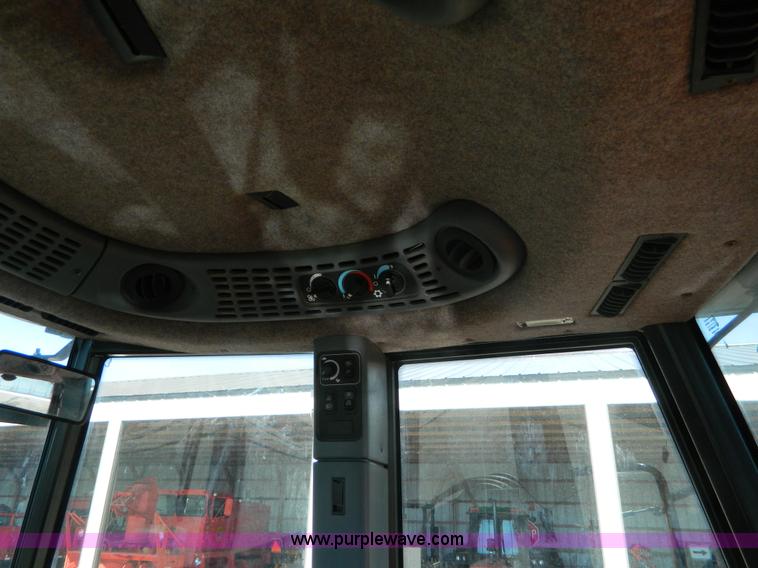 image for item E4192 2000 New Holland TV-140 tractor