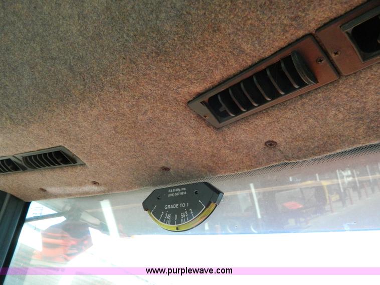 image for item E4192 2000 New Holland TV-140 tractor