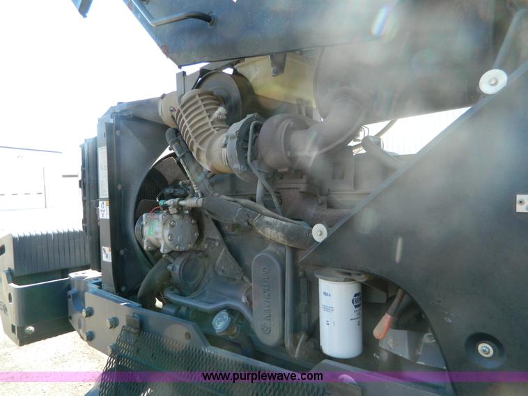 image for item E4192 2000 New Holland TV-140 tractor