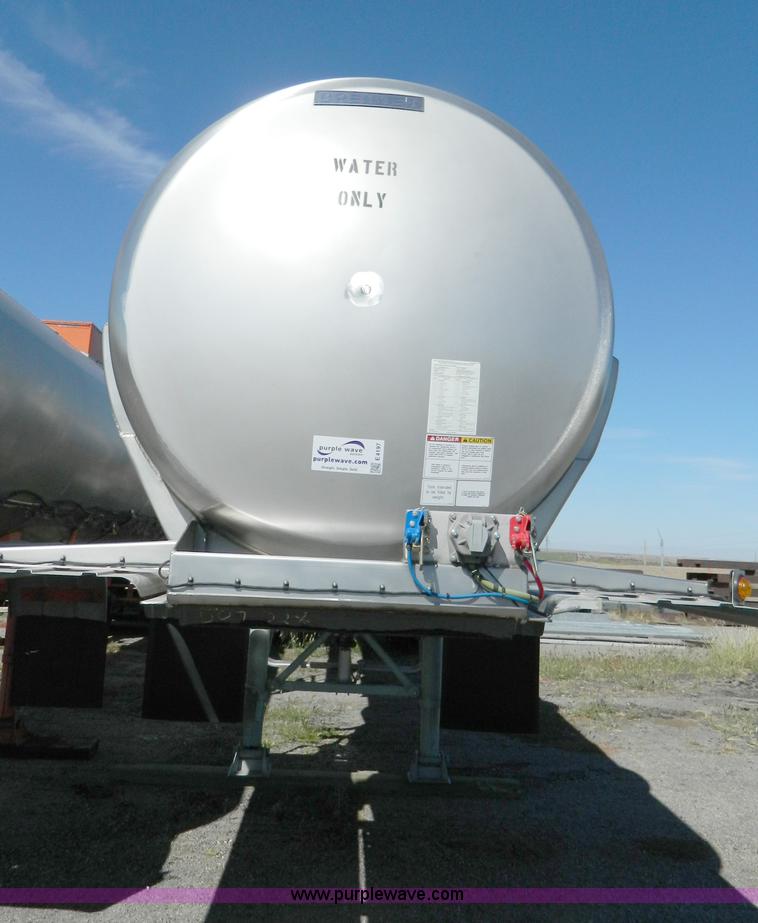 image for item E4197 2008 Brenner 2NC600010SS water tanker trailer