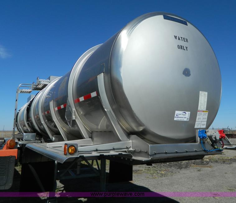 image for item E4197 2008 Brenner 2NC600010SS water tanker trailer
