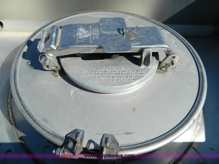 image for item E4197 2008 Brenner 2NC600010SS water tanker trailer