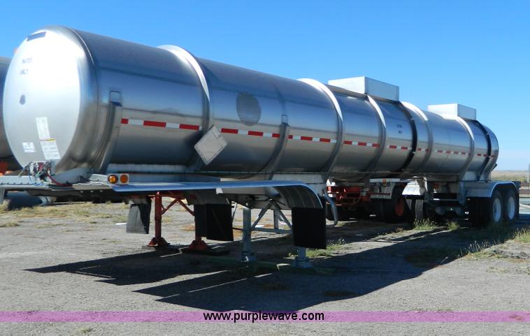image for item E4197 2008 Brenner 2NC600010SS water tanker trailer