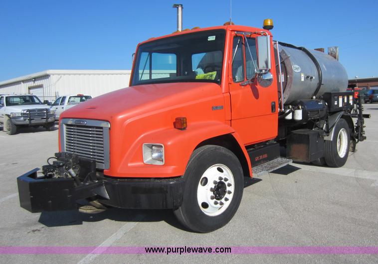 image for item E8054 2002 Freightliner FL60 oil distributor truck