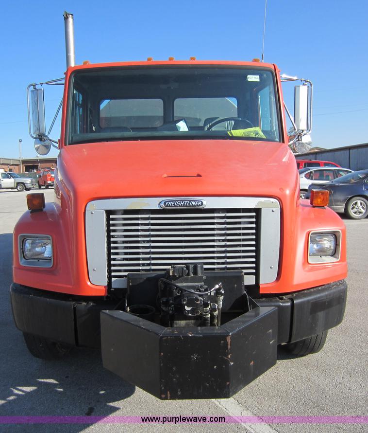 image for item E8054 2002 Freightliner FL60 oil distributor truck