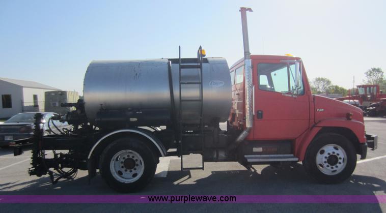 image for item E8054 2002 Freightliner FL60 oil distributor truck