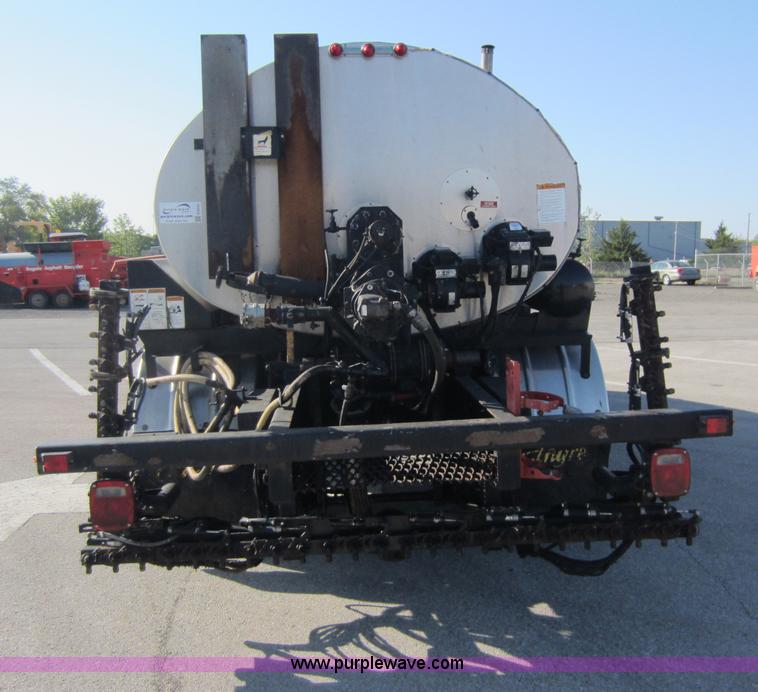 image for item E8054 2002 Freightliner FL60 oil distributor truck