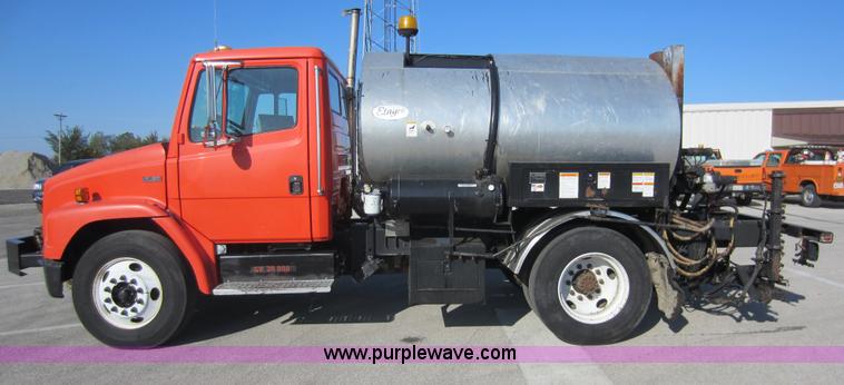 image for item E8054 2002 Freightliner FL60 oil distributor truck