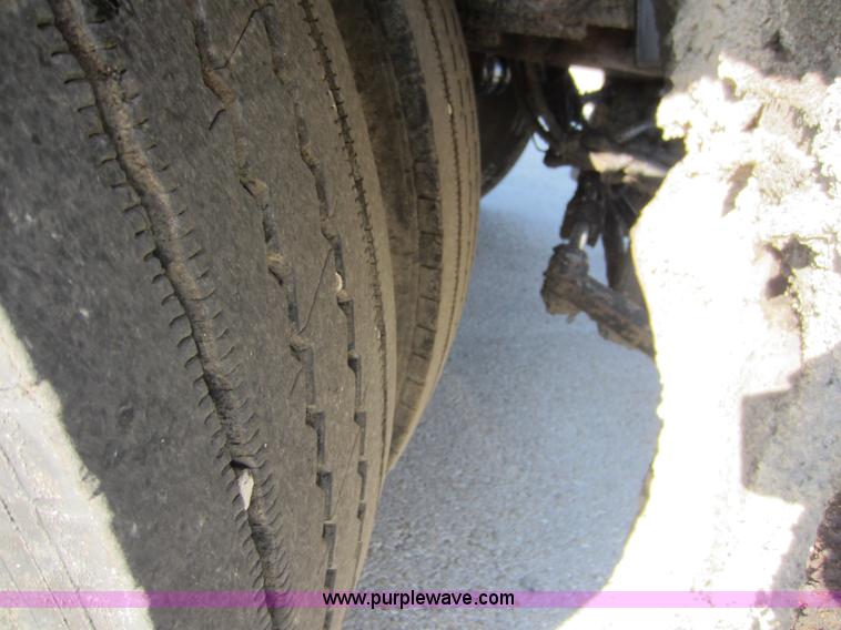 image for item E8054 2002 Freightliner FL60 oil distributor truck