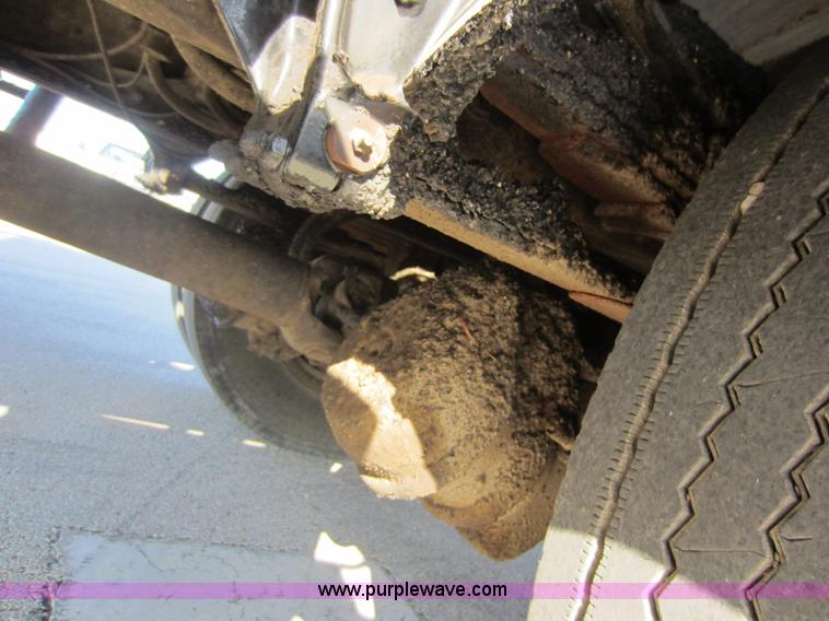 image for item E8054 2002 Freightliner FL60 oil distributor truck