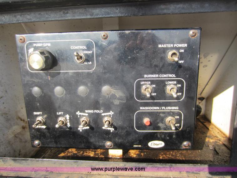 image for item E8054 2002 Freightliner FL60 oil distributor truck