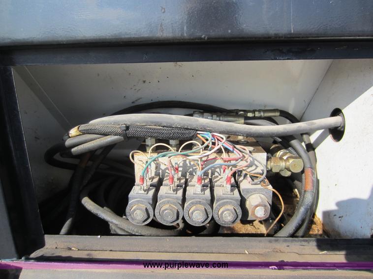 image for item E8054 2002 Freightliner FL60 oil distributor truck