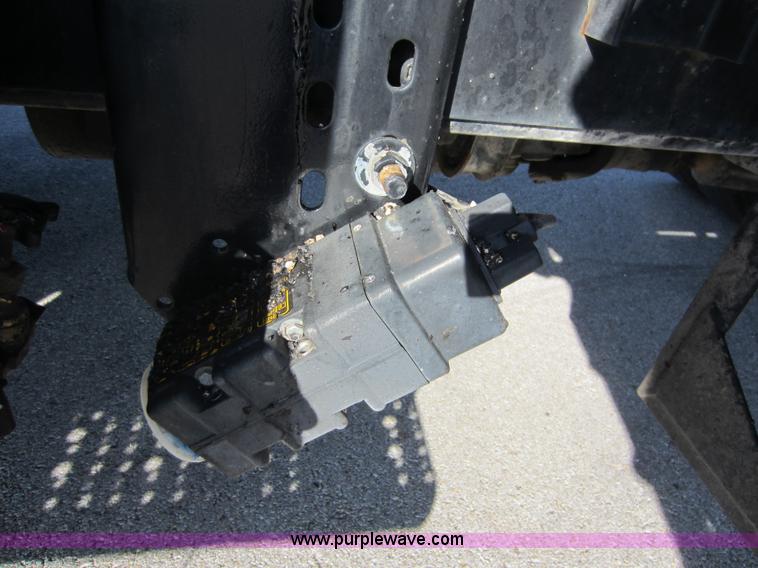 image for item E8054 2002 Freightliner FL60 oil distributor truck