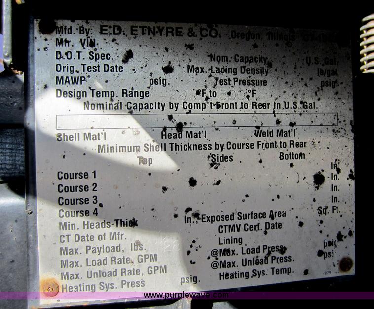 image for item E8054 2002 Freightliner FL60 oil distributor truck