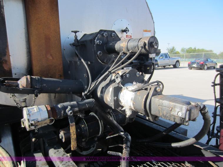 image for item E8054 2002 Freightliner FL60 oil distributor truck