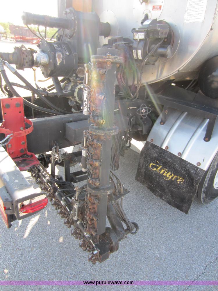 image for item E8054 2002 Freightliner FL60 oil distributor truck