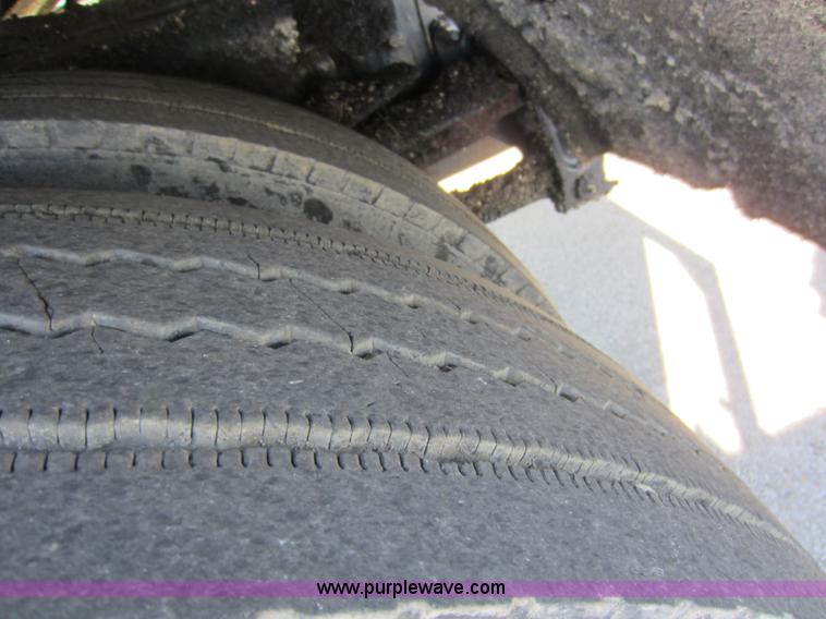 image for item E8054 2002 Freightliner FL60 oil distributor truck