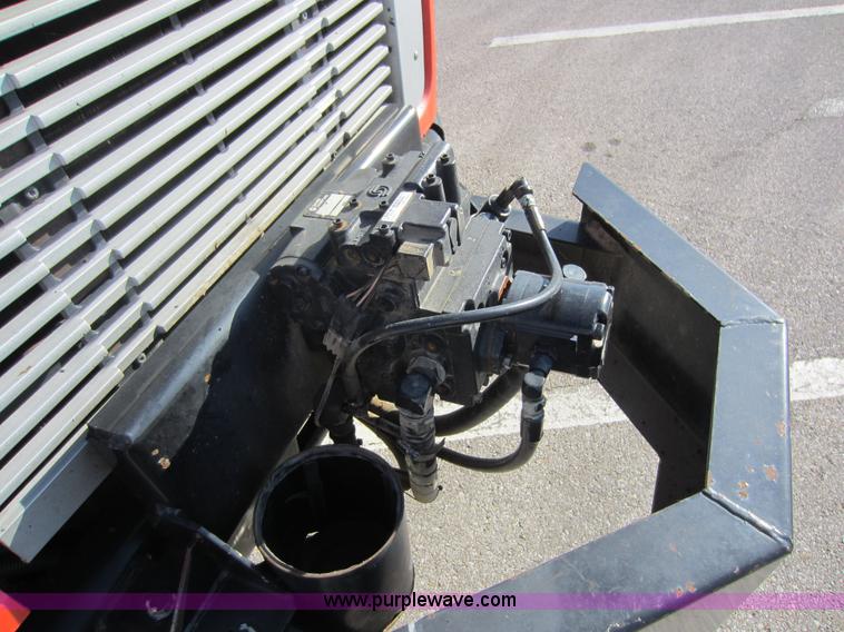 image for item E8054 2002 Freightliner FL60 oil distributor truck