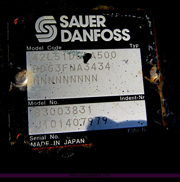 image for item E8054 2002 Freightliner FL60 oil distributor truck