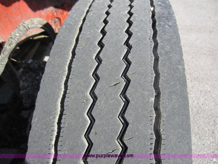 image for item E8054 2002 Freightliner FL60 oil distributor truck