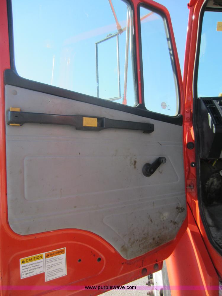 image for item E8054 2002 Freightliner FL60 oil distributor truck