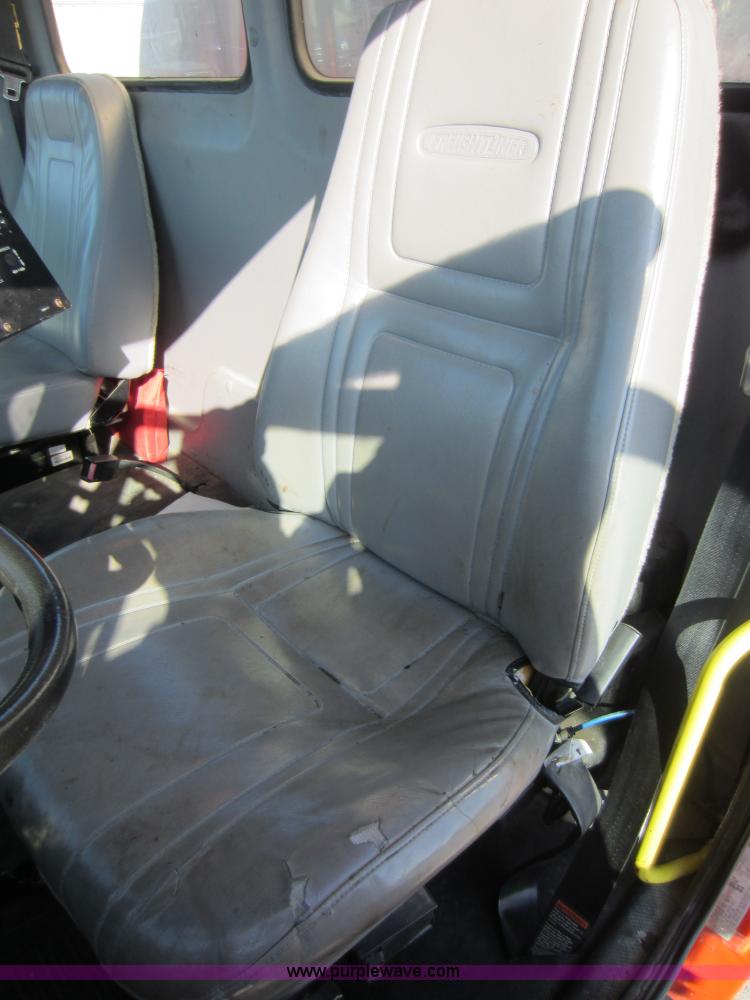 image for item E8054 2002 Freightliner FL60 oil distributor truck