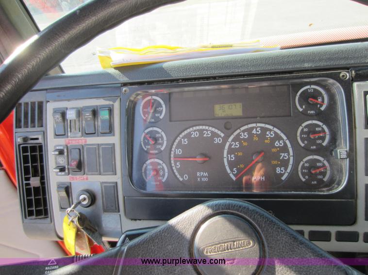 image for item E8054 2002 Freightliner FL60 oil distributor truck